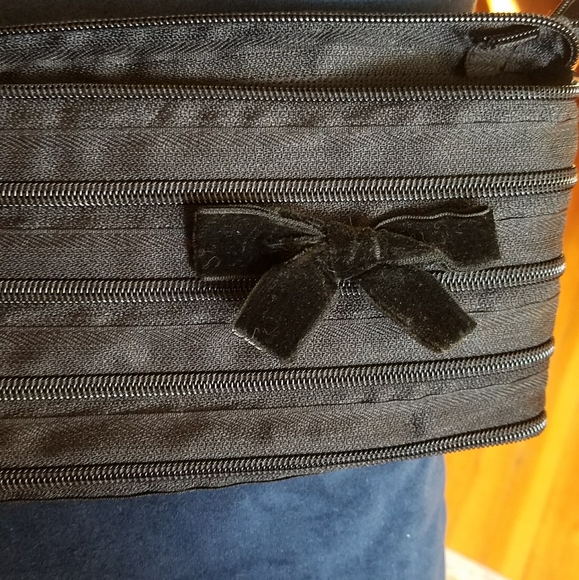 Conversation piece black purse made of zippers! - Picture 5 of 5